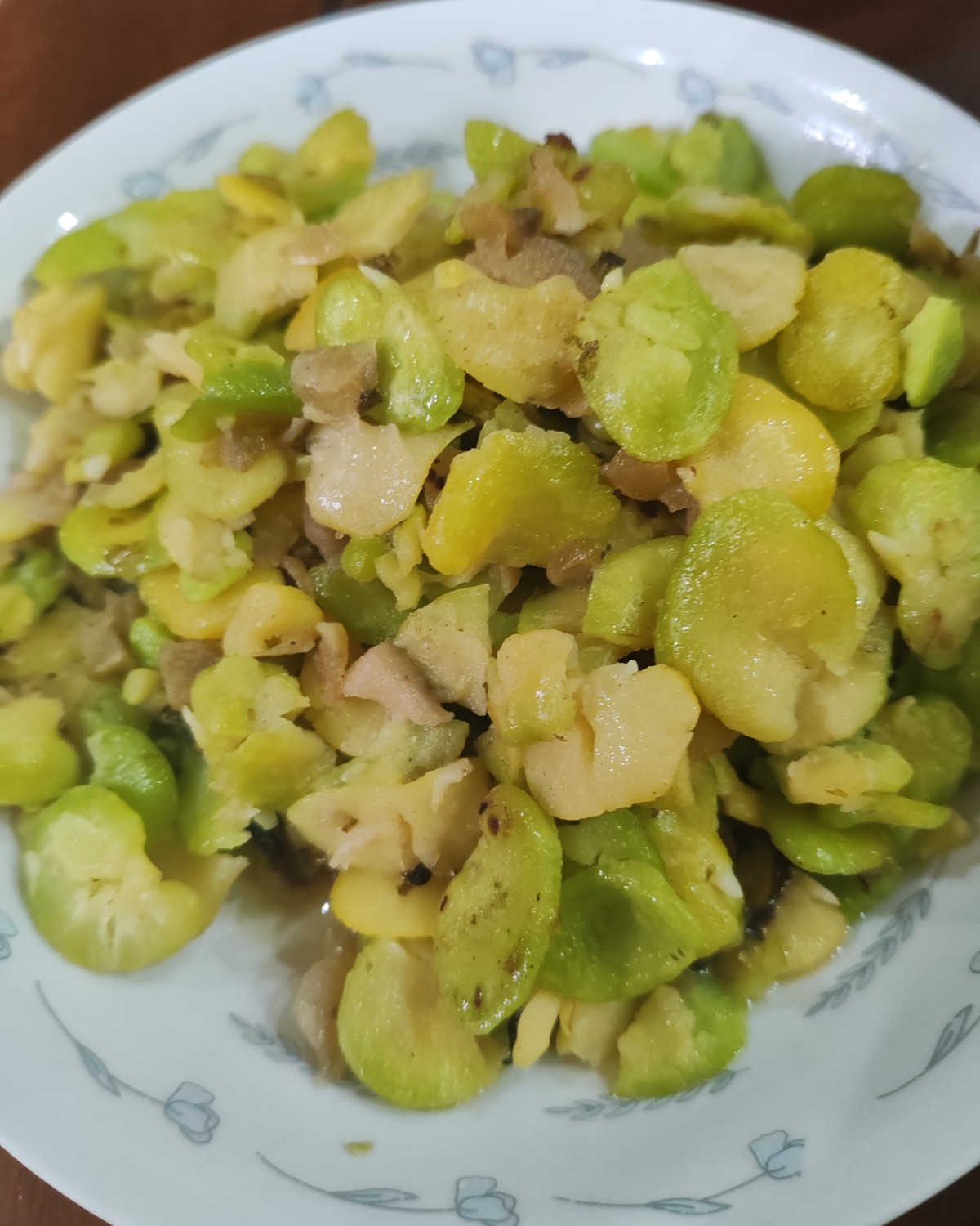 今天周末，家里人都放假，只有我苦哈哈在工作，公公说今天中午家