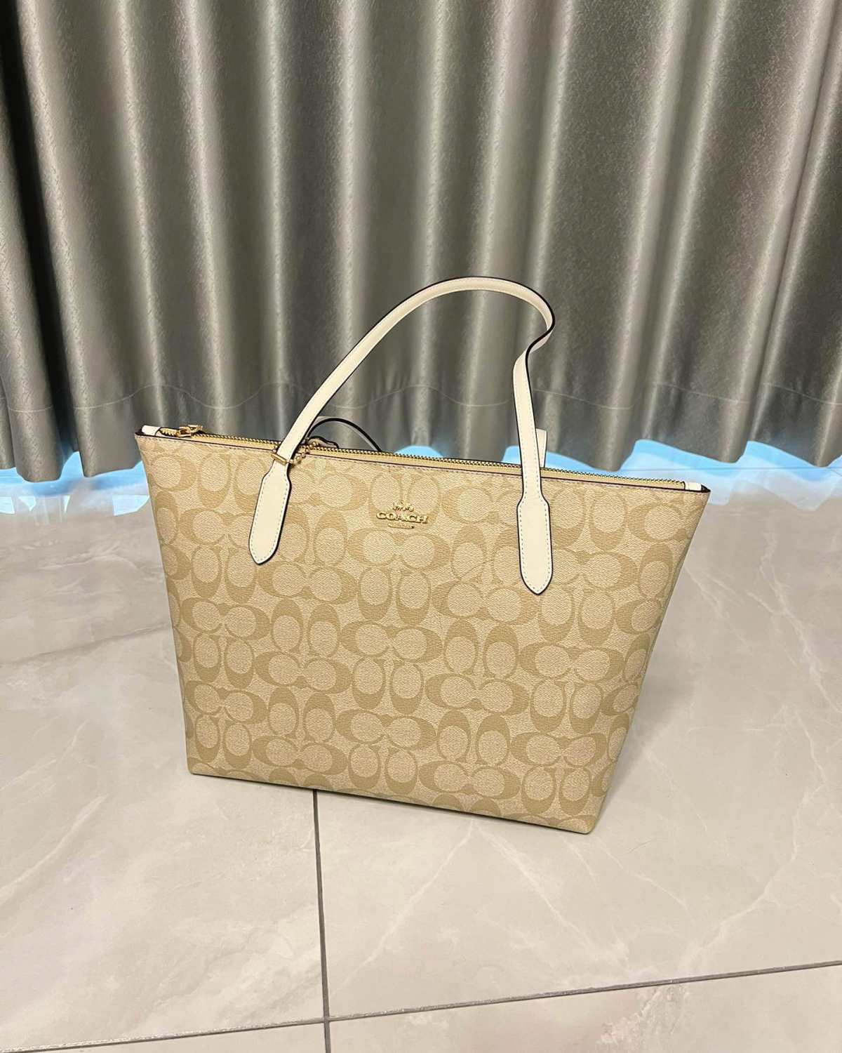 🥹一直想买一款托特，寻觅良久选定Coach这款30的包，3