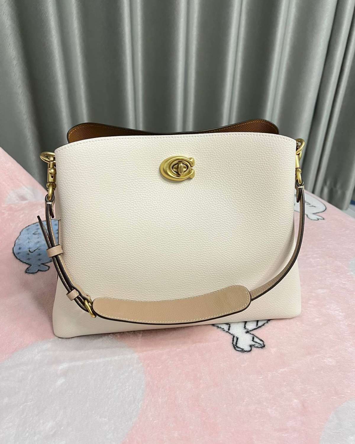 😭这只又爱又恨，爱它颜值超高皮质超软，恨我自己过完年那会儿