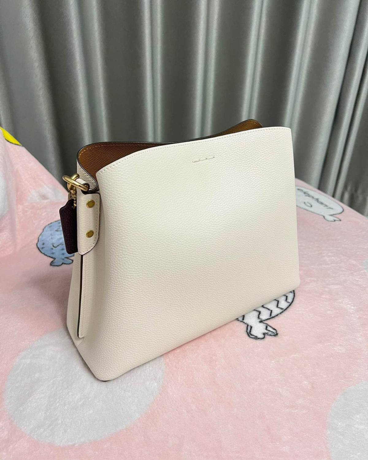 😭这只又爱又恨，爱它颜值超高皮质超软，恨我自己过完年那会儿