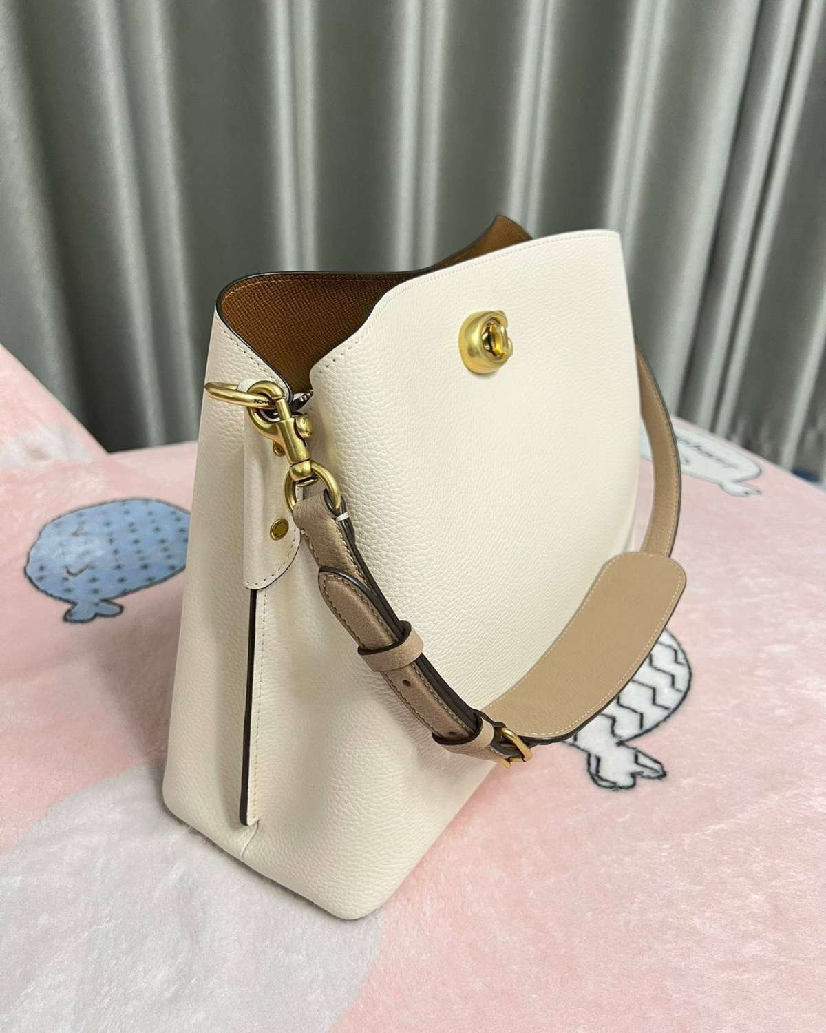 😭这只又爱又恨，爱它颜值超高皮质超软，恨我自己过完年那会儿