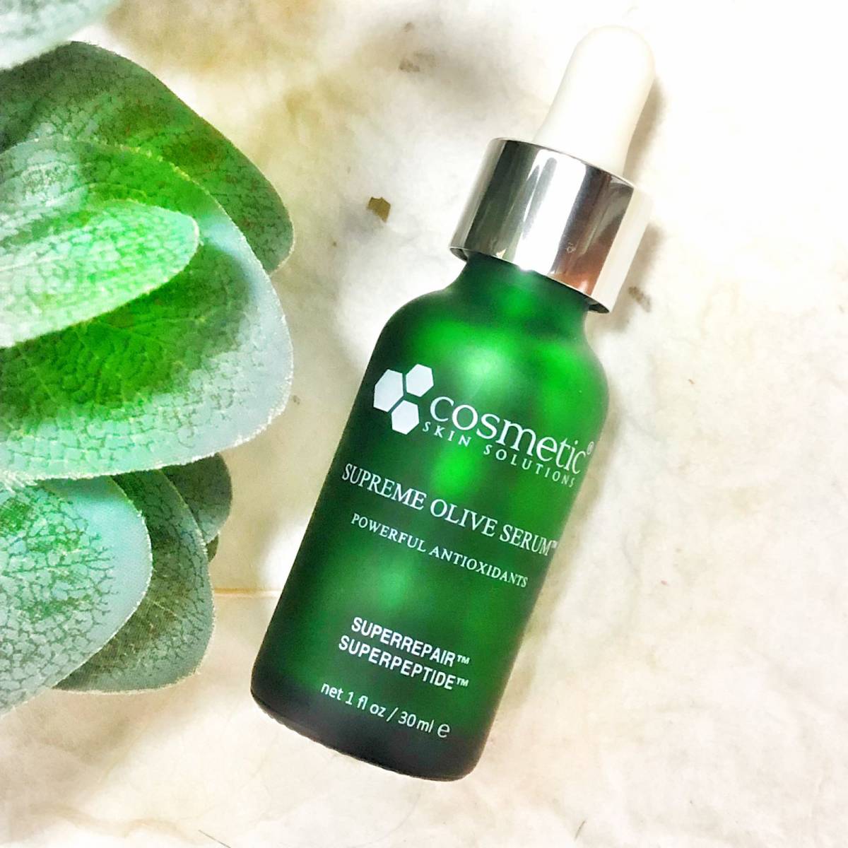 前面分享了几个水，再来混油皮夏天必备的精华当然又是绿色的😂