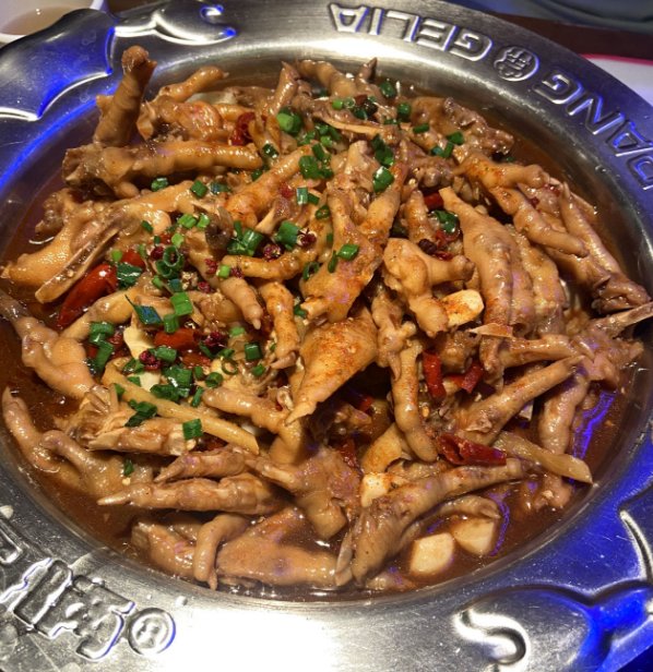 胖哥俩真的好好吃，虽然他们家最火的是肉蟹煲，但是我最爱的是鸡