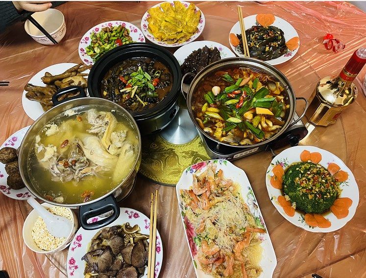 舅舅退休后第一次独自去上海旅游，回来后请他来家里吃饭，给他接