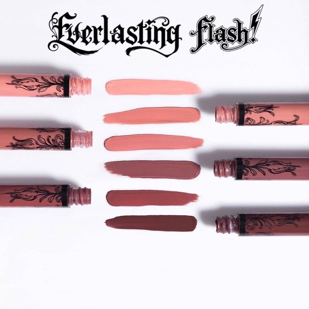 KAT VON D 让人惊艳的是包装每个透露着浓浓哥特风，大