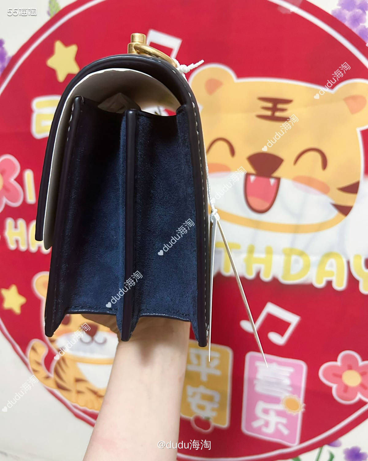 💕收到了一个轻速国际的包裹，开箱才知道是TB小号风琴包，也