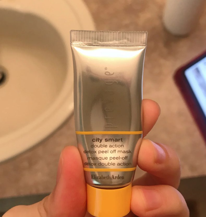 雅顿家的护肤产品都挺好用的，推出的撕拉面膜使用效果还不错。虽