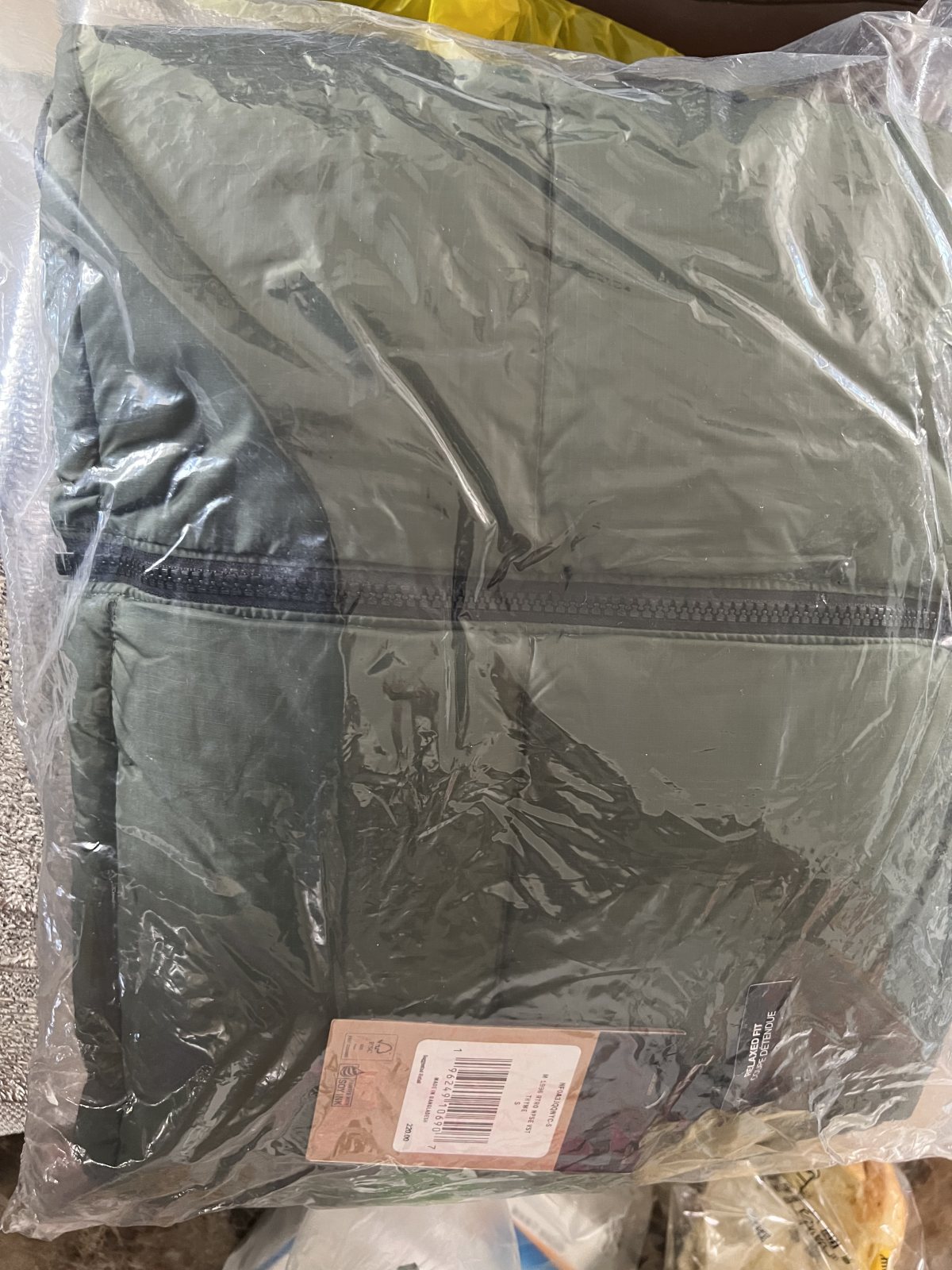 这次买了反季的北面THE NORTH FACE 1996 V