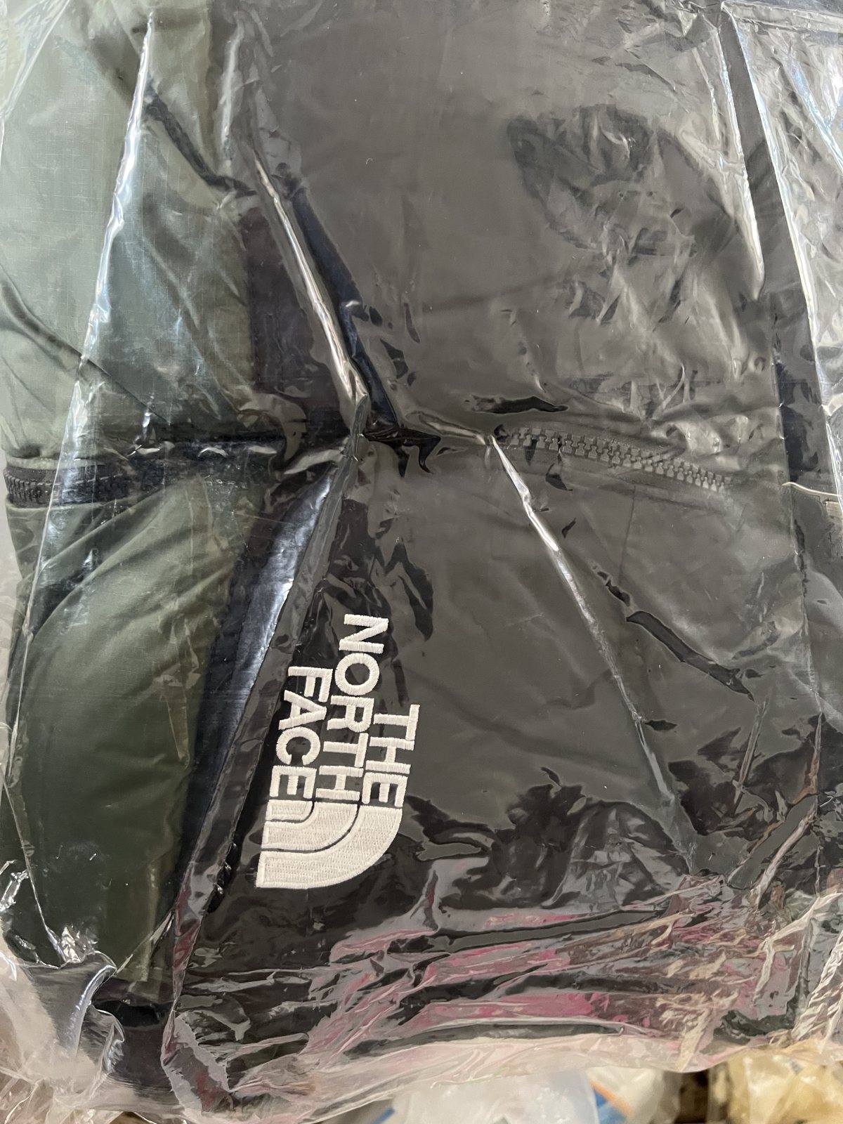 这次买了反季的北面THE NORTH FACE 1996 V
