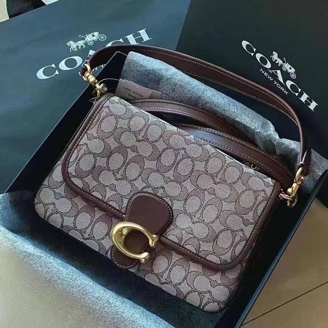 年中折扣预定，国内4500，找我省下一大半😄 Coach 