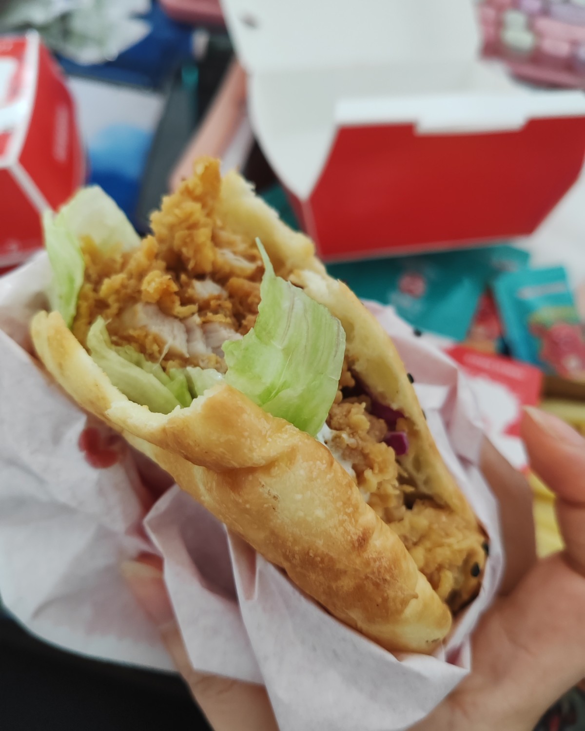 🍔忙碌的工作日，午餐吃什么总是令人头疼！今天同事看着外卖居