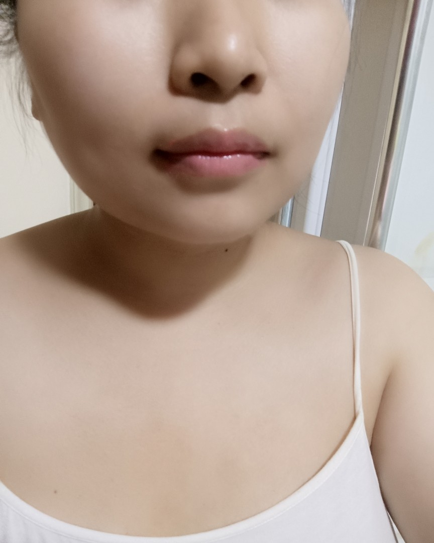 现在hourglass和ysl固体唇蜜挺火的，但是殊不知很早