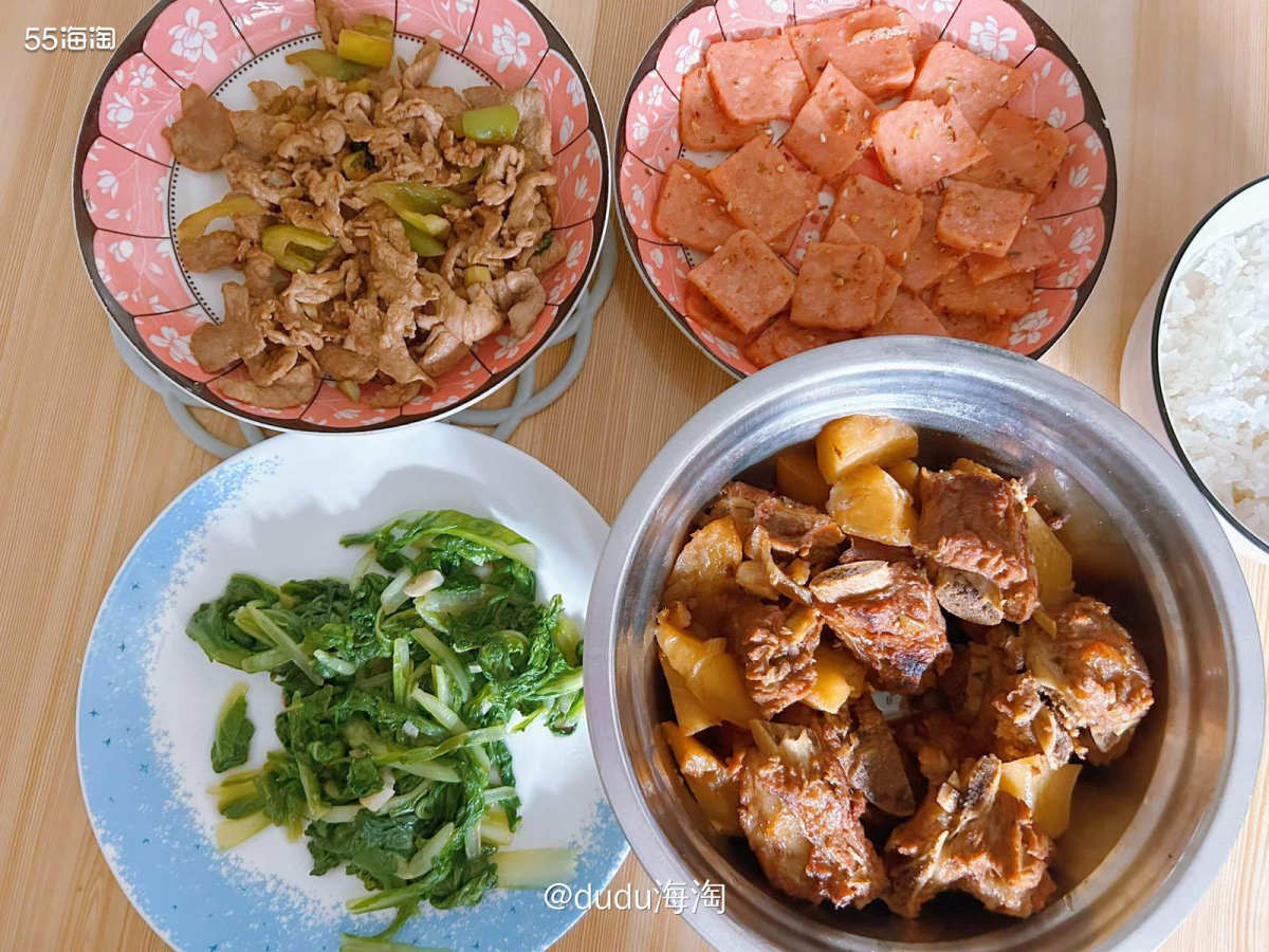 💕昨日份午餐，奶奶准备的清炒小白菜，孜然午餐肉，辣椒炒肉和