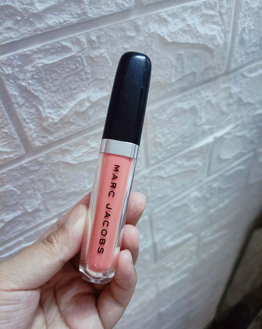 现在hourglass和ysl固体唇蜜挺火的，但是殊不知很早