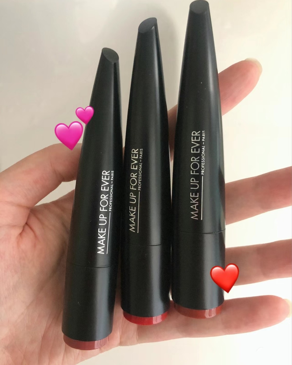 要说玫珂菲也是做彩妆做的很好的一个牌子了，唇膏也是做的不错的