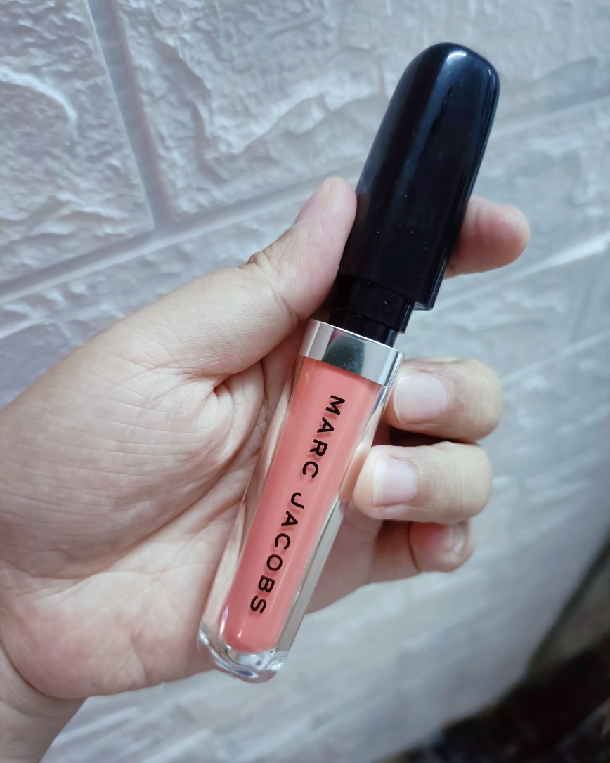 现在hourglass和ysl固体唇蜜挺火的，但是殊不知很早