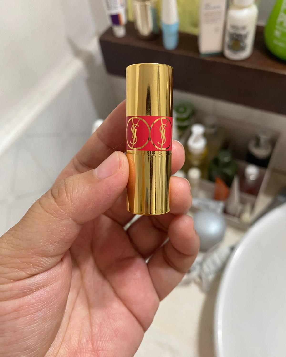 就在刚刚，我老公对我说你怎么脸黄不拉几，嘴跟吃了鸡血似的，这