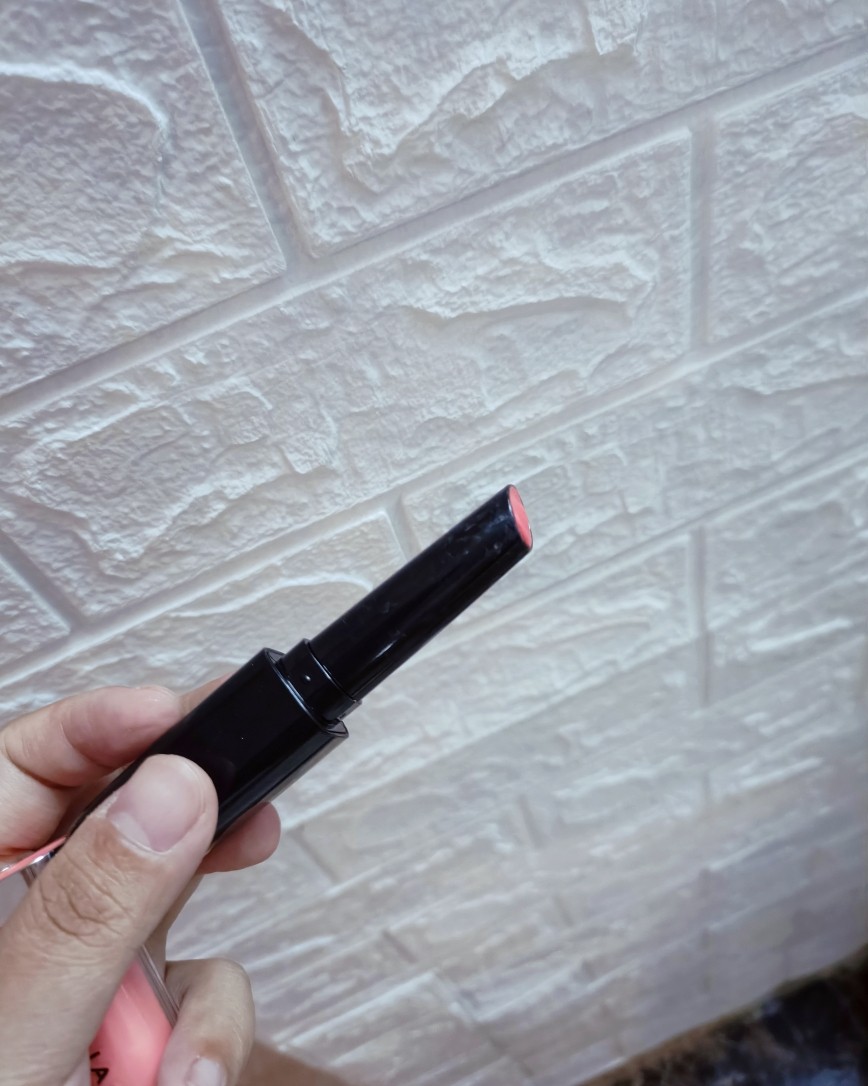 现在hourglass和ysl固体唇蜜挺火的，但是殊不知很早