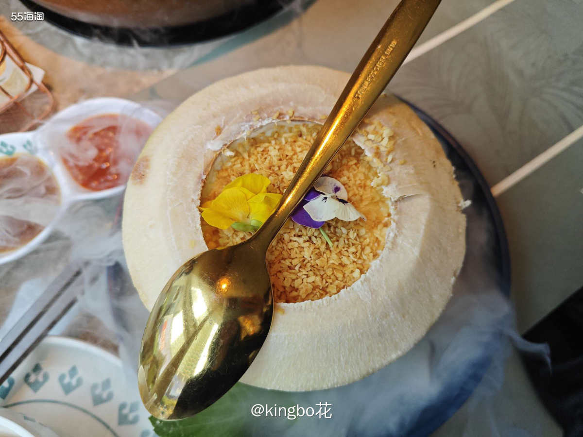 ⏺打卡四面泰泰式火锅，海鲜类还不错，超爱椰皇奶冻  🔷昨天