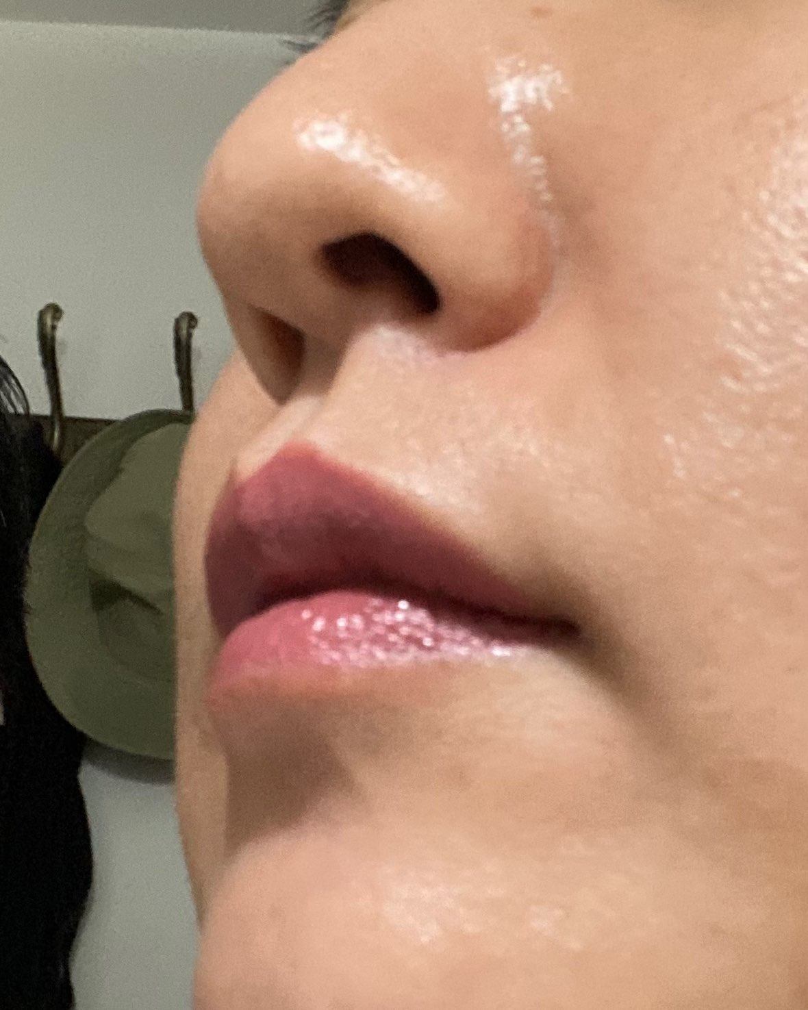 这个雅诗兰黛的561，说奇葩也不能算很奇葩，毕竟涂完了可以出