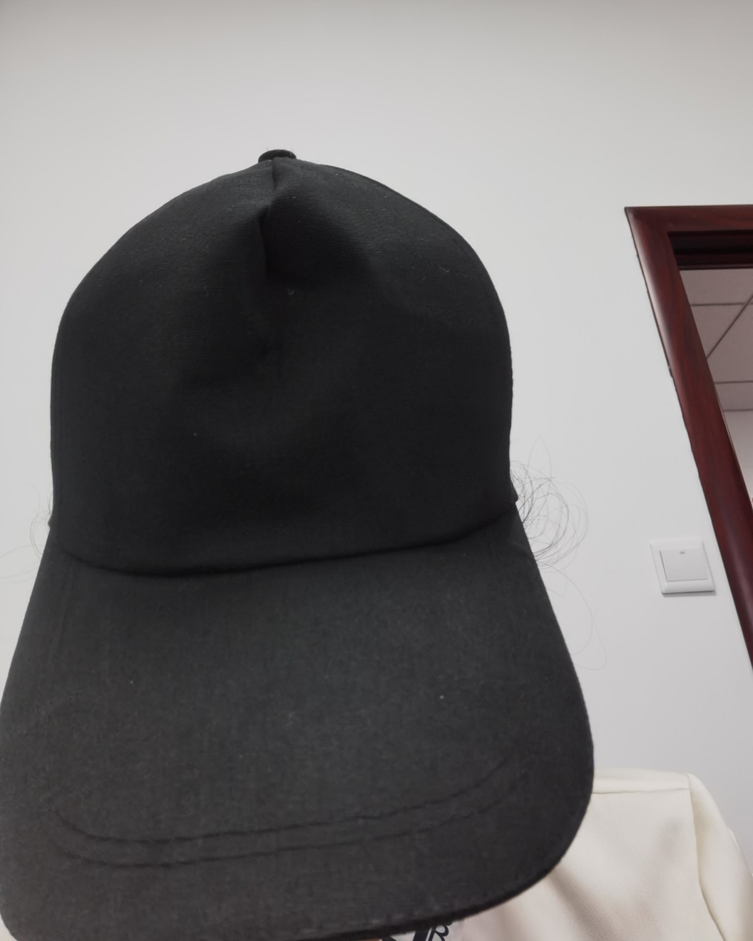 ✅今年单位发了工作帽，每人2个，都是这种黑色的鸭舌帽，看着一