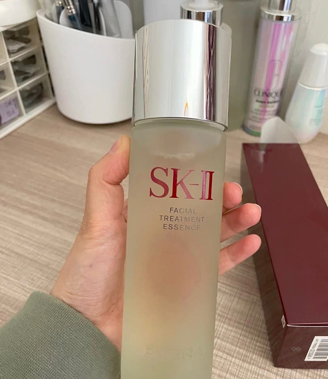最近我发现自己对护肤品越来越有研究了，也尝试了很多品牌的产品