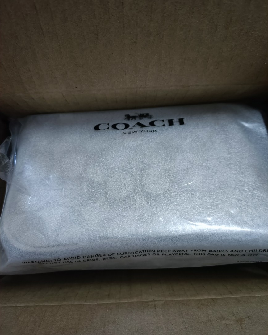 这是中环涨价前我出库的最后一箱coach，我那时候是买了5个