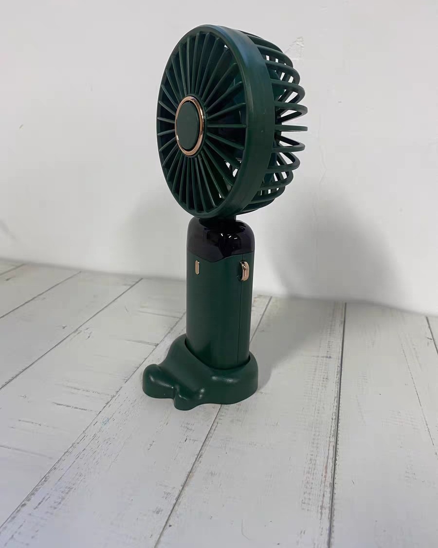 🌻夏天多少都是需要出门的，路上没有空调风扇怎么办，现在科技
