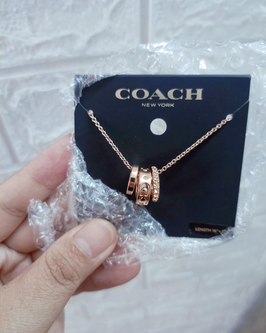 最近coach包包买是不包*的，但是买饰品还好，上个月饰品打