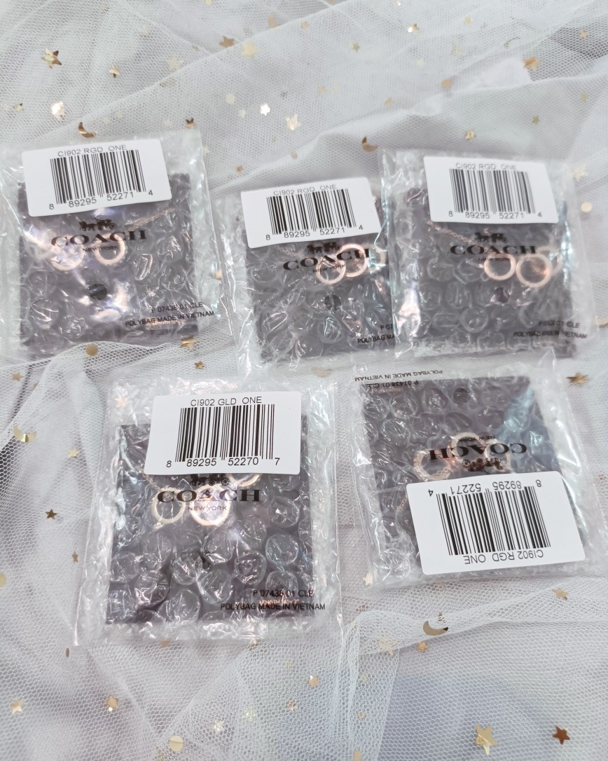 最近coach包包买是不包*的，但是买饰品还好，上个月饰品打