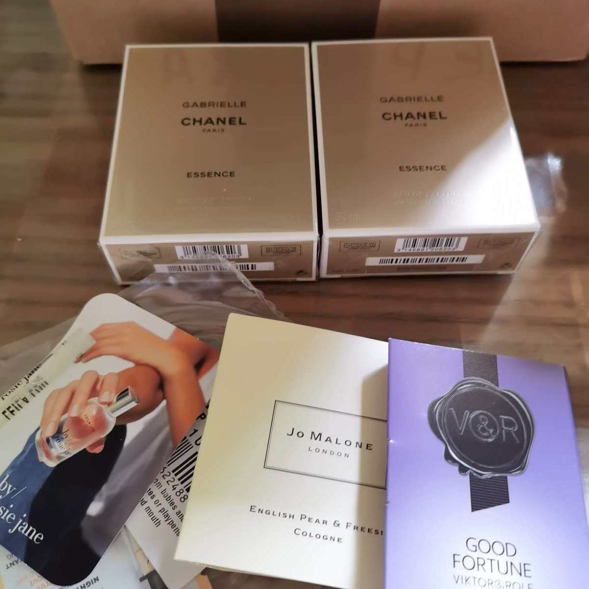 最近到的基本都是香奈儿香水哈~这箱东西也不多.. 丝芙兰8折