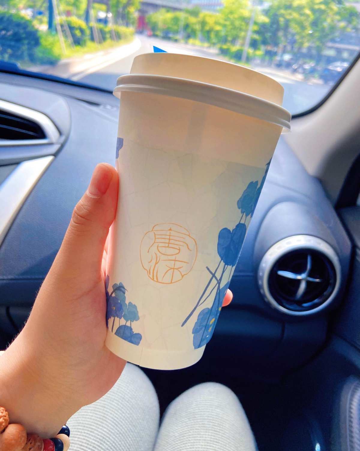 今天喝的唐末茶兮 真的不想喝奶茶因为怕胖 但是他一直向我招手