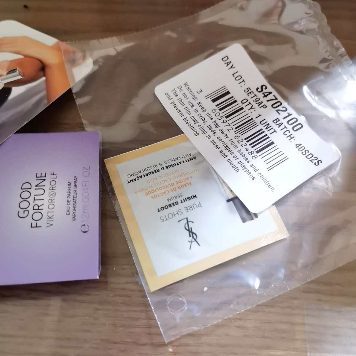 最近到的基本都是香奈儿香水哈~这箱东西也不多.. 丝芙兰8折