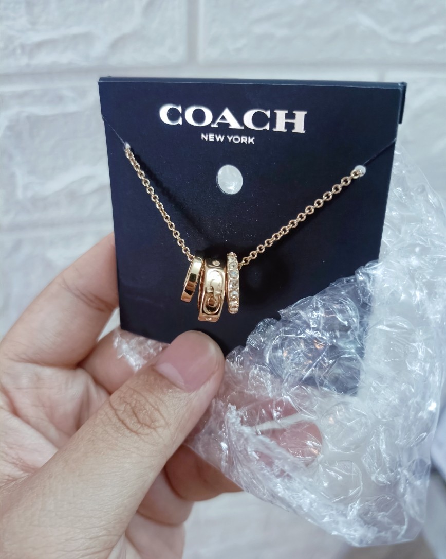 最近coach包包买是不包*的，但是买饰品还好，上个月饰品打