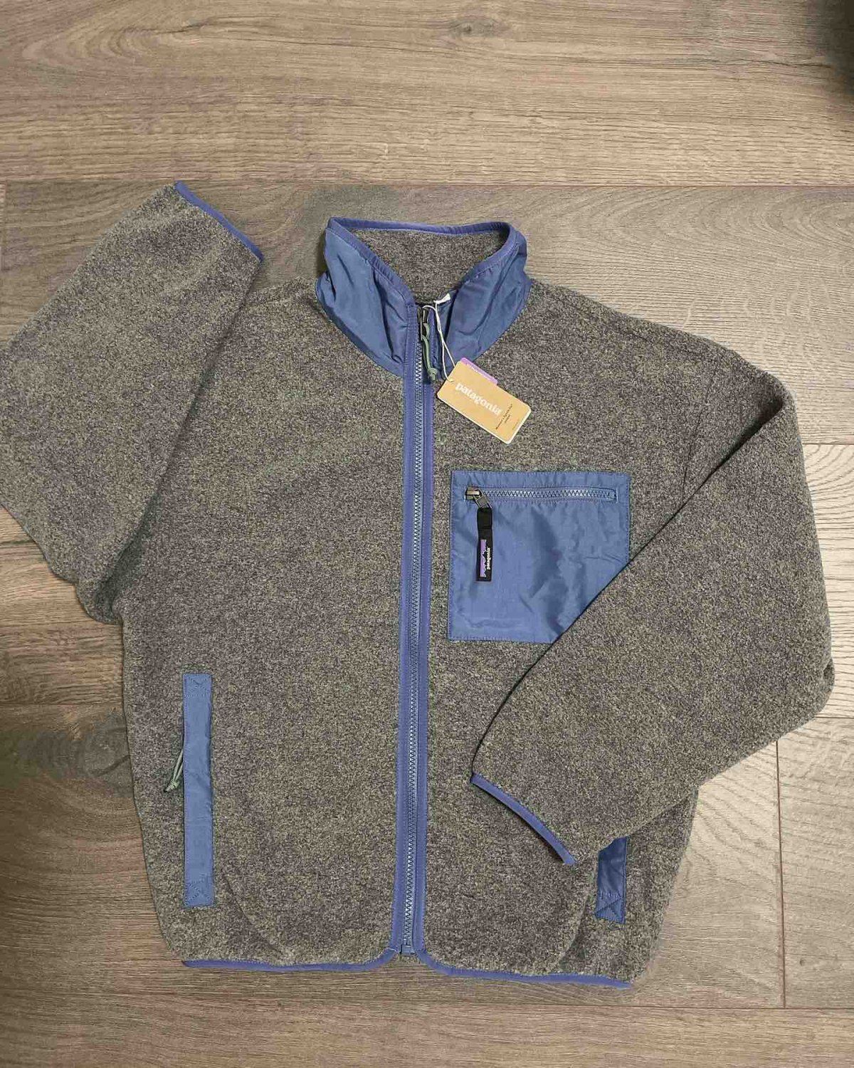 给媳妇买的巴塔哥尼亚的抓绒外套终于到了，立马来个开箱分享，我