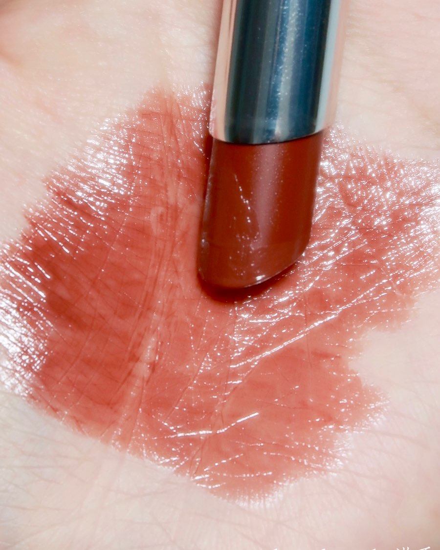 09焦糖巧克力 颜色更像是红茶 19年入的 质地滋润 口罩之