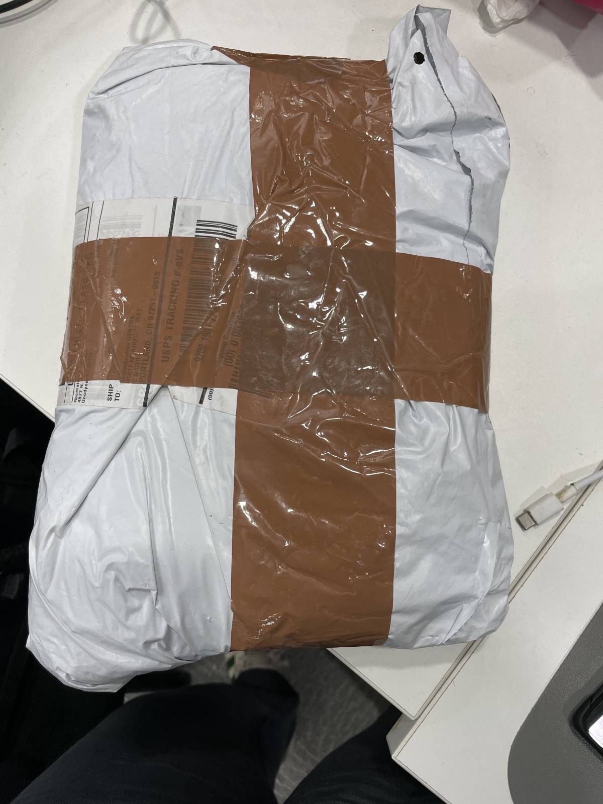 中环转运第2单，上个月在REI蹲到件男款M黄金码的始祖鸟Be