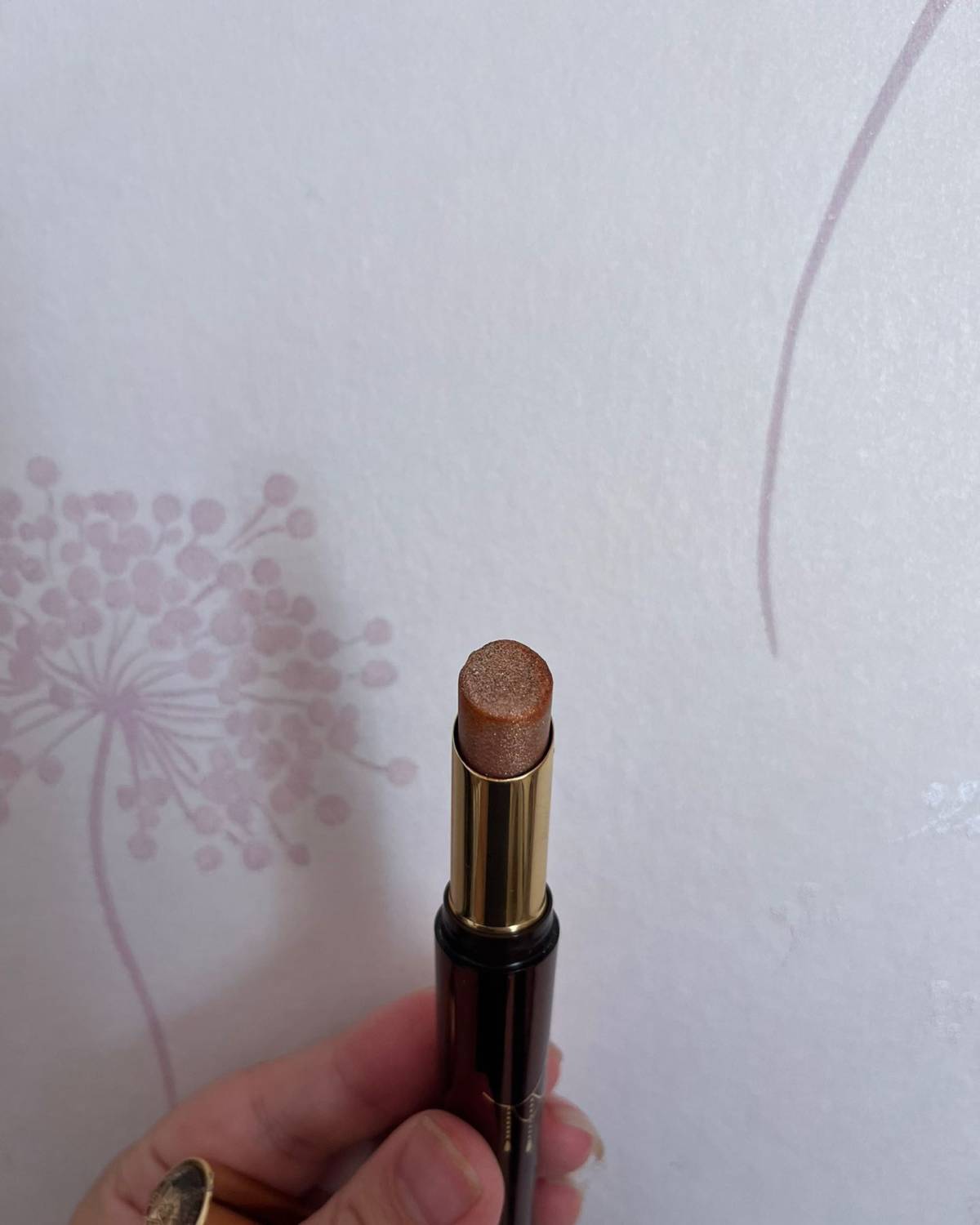 ✅之前有段时间买口红好疯狂，听这个安利买，听那个安利买，结果