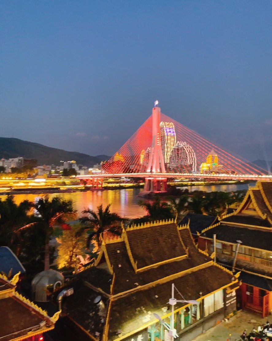 又来西双版纳出差了，这次的温度更绝，直接来到了40℃，机场的