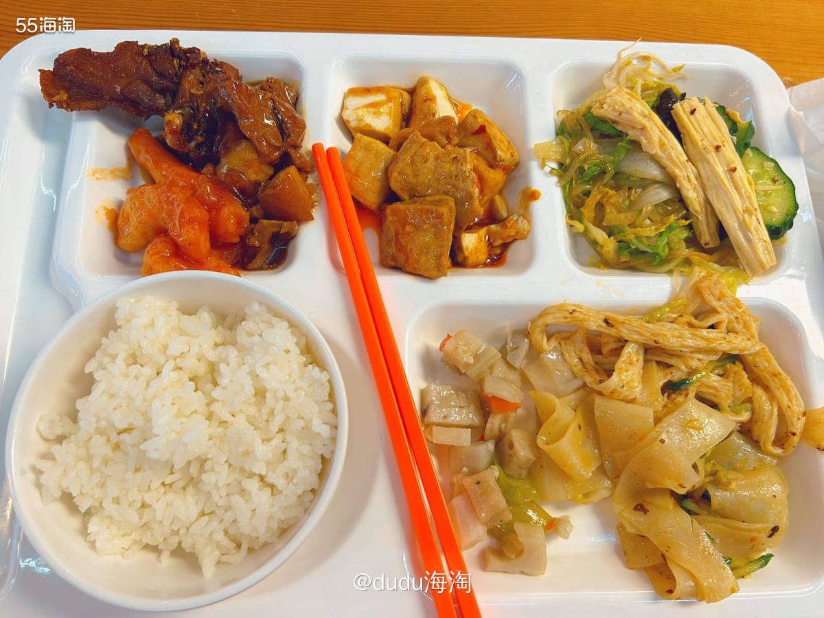 💓今天和同事一起吃的饭，是家常菜自助窗口，发现上新了一些菜