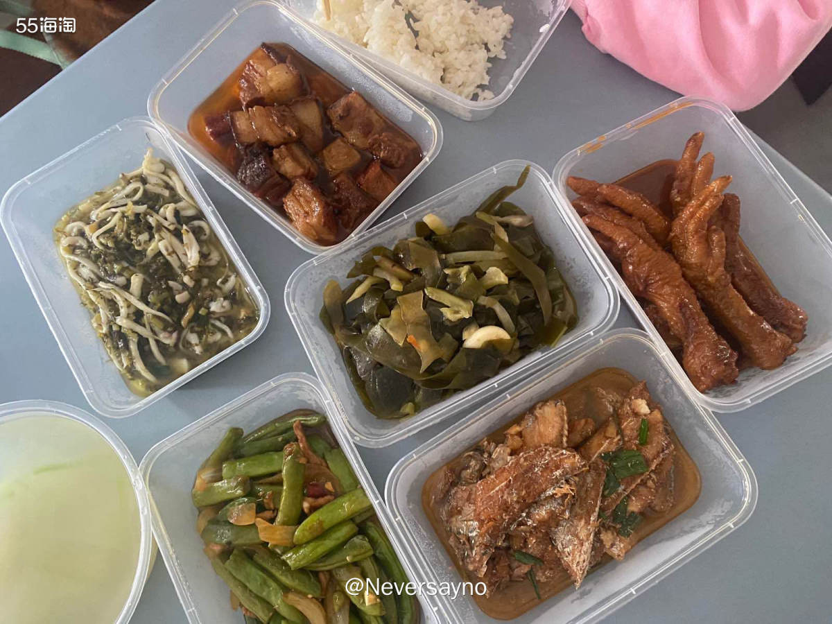 🙂今天的快乐是闲趣给的，全家就我一人小洋人了  ▪️前天接