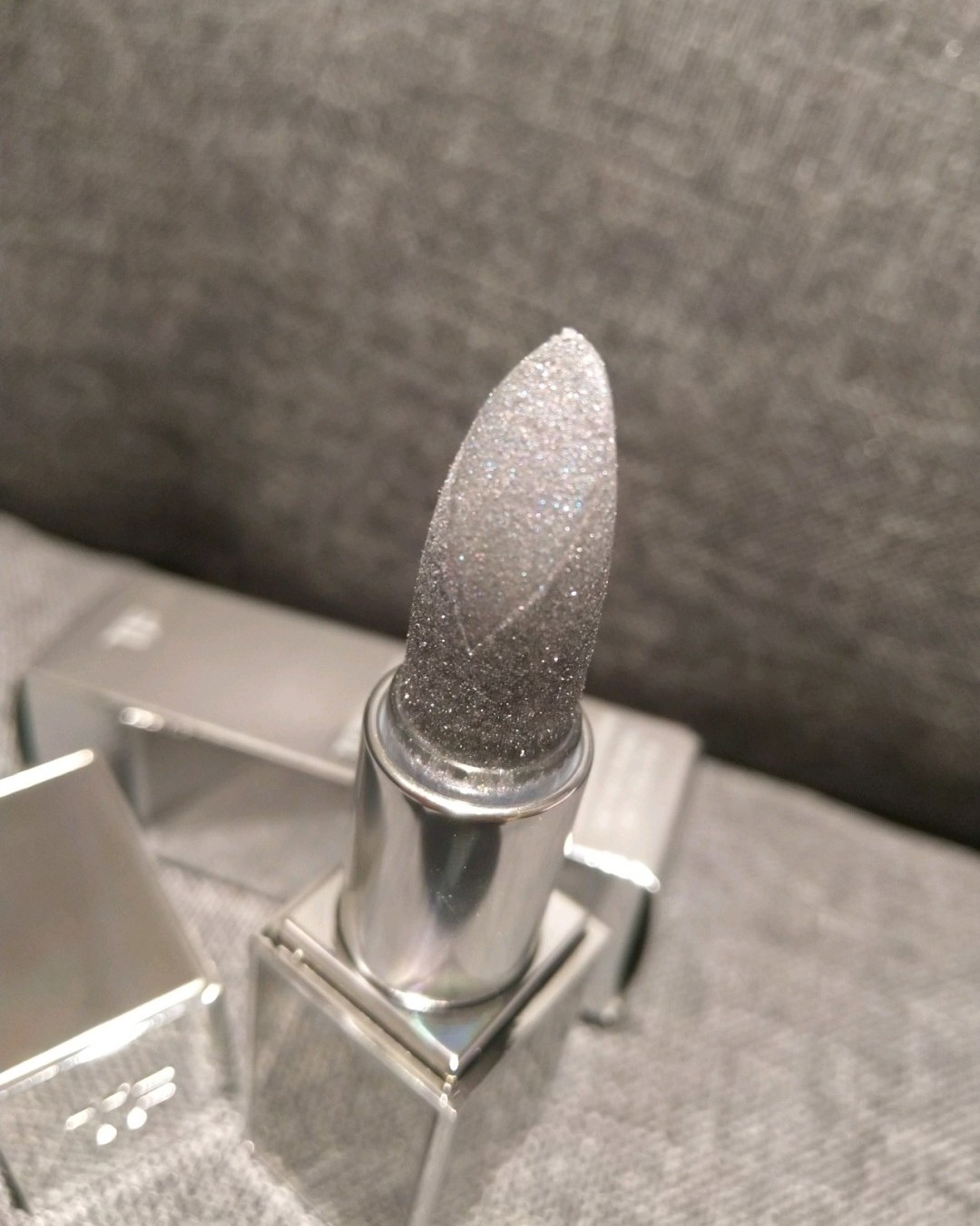 一谈到奇葩口红色号💄， 我的脑子里就会只剩下一个人——宁静