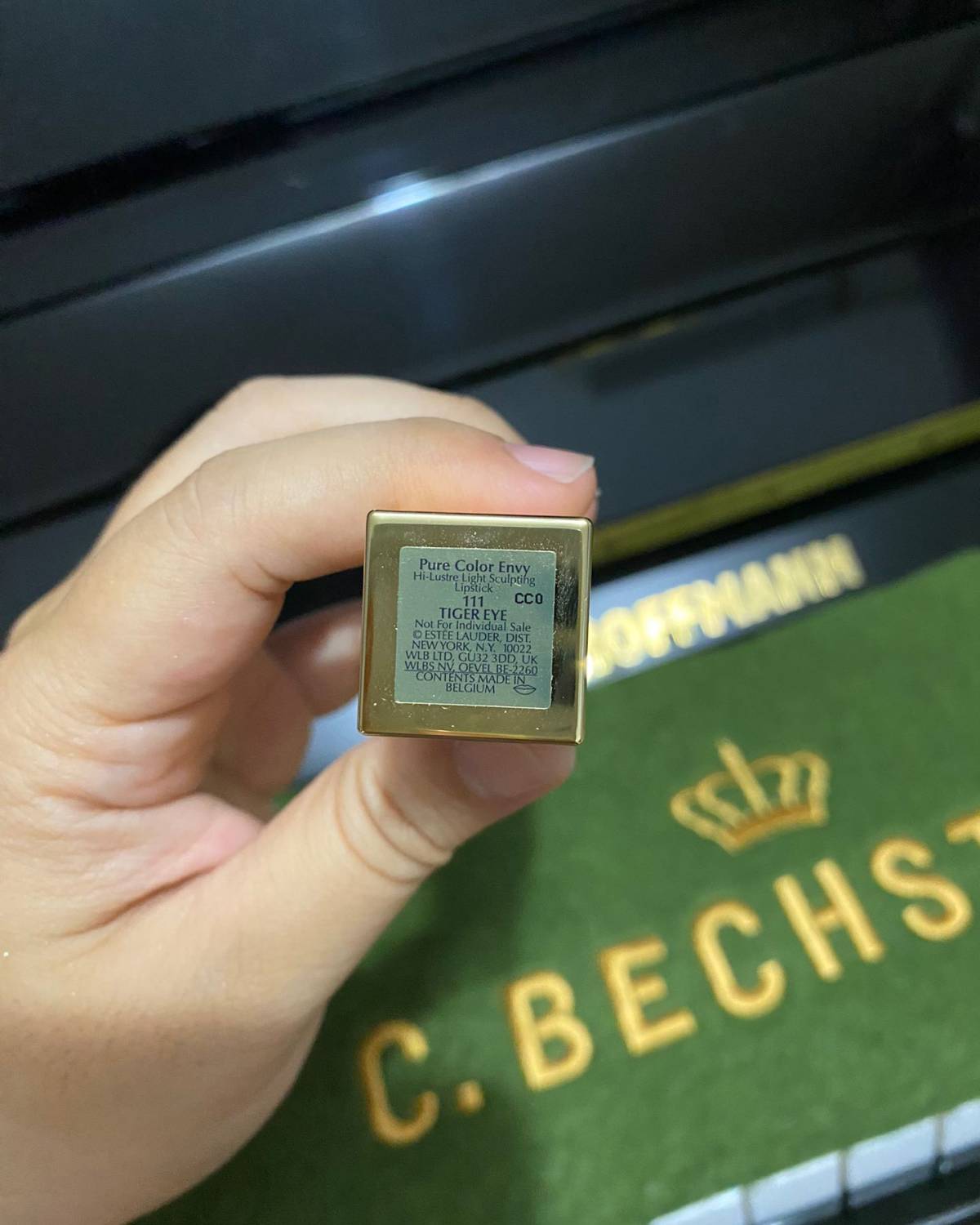 雷人色号必须从大礼包里拿呀，每年的大礼包都不会只有一根口红，