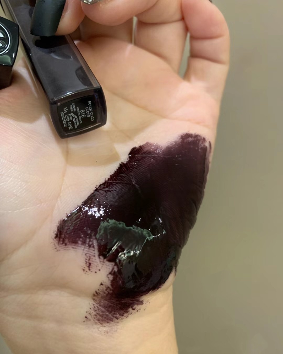 这只黑天鹅，高贵冷艳，生人勿近，气场强大的不行！  roug
