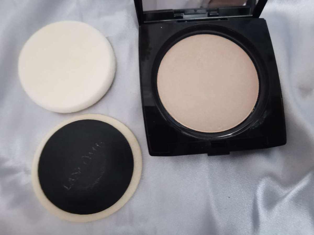 ✅油皮夏天最怕油腻，所以每天护肤不可少的一步就是定妆，兰蔻这