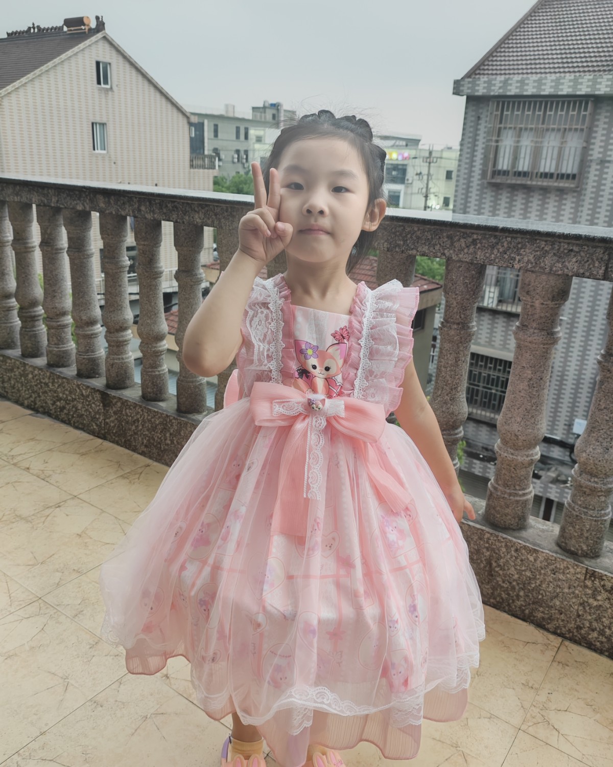 这个是为了哄沫沫宝贝买的小裙子，玲娜贝儿的本来准备买个尾巴的