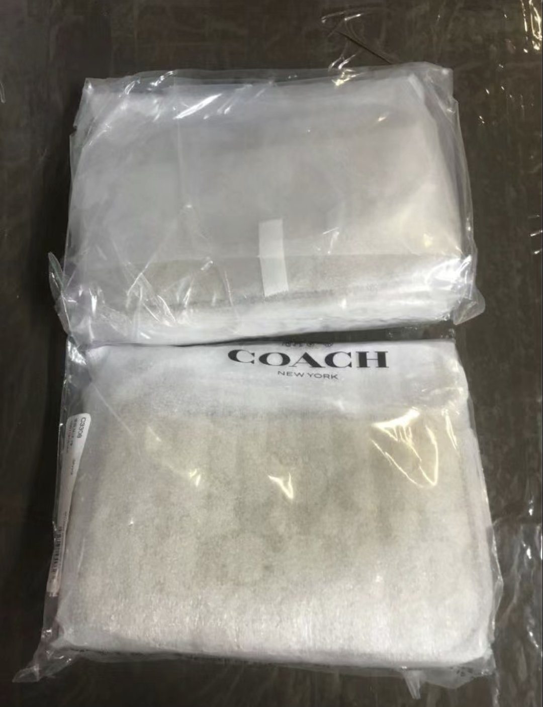 海淘这么几年的经验来说，Coach奥莱和MK官网是没有布防尘