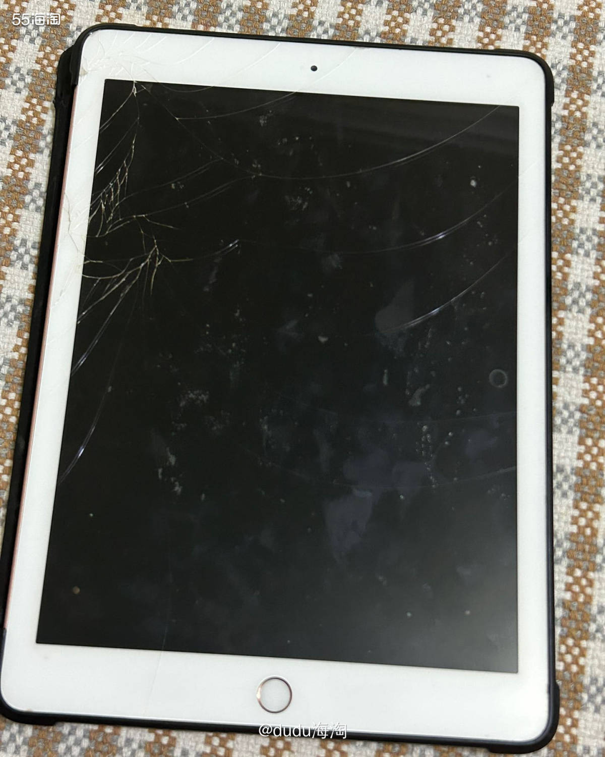 💓这是我家队友的iPad，虽然屏幕已经碎的不成样子了（已经