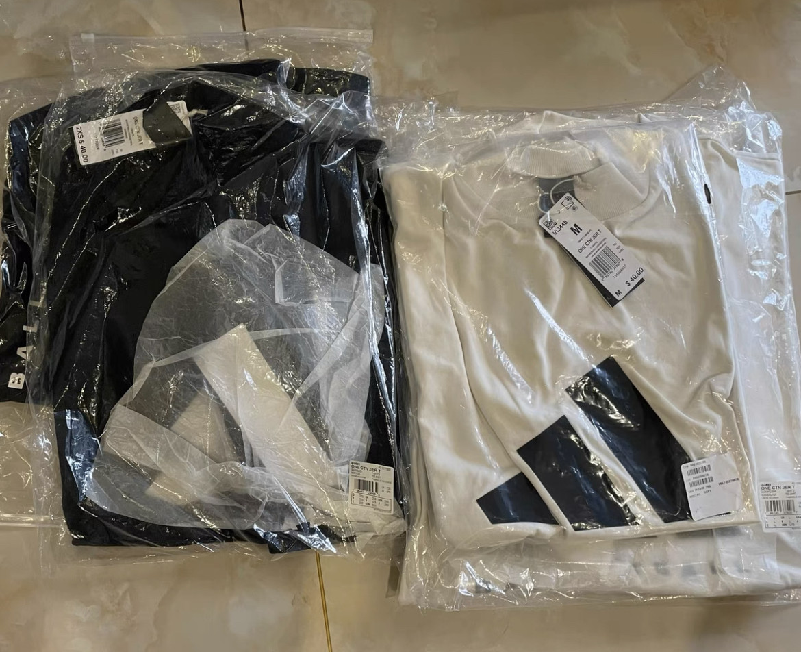 这件阿迪达斯篮球系列T恤是Fear of God主理人Jer