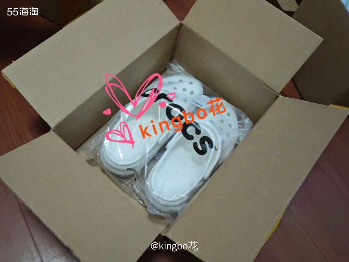 ⏺crocs 萌萌终于到货了，盼望了太久太久啊，洞洞鞋安排上